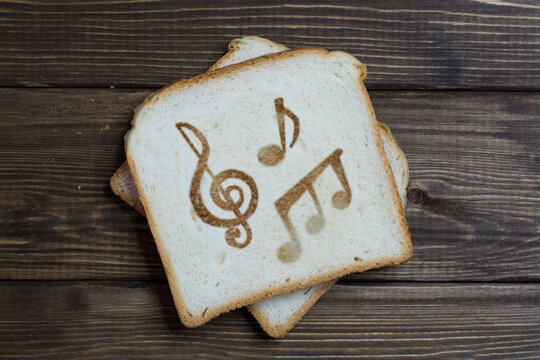toast with the sign of music on dark wood.