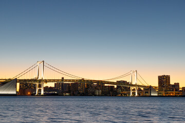 東京湾、元旦の日の夕暮れ