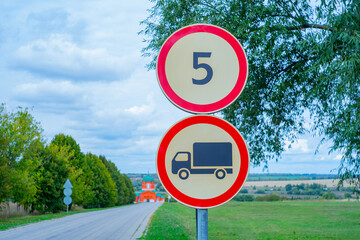 truck speed limit sign 5 km