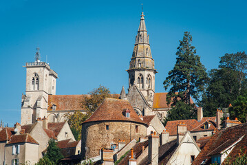 Fototapeta na wymiar La ville de Semur-en-Auxois. Une ancienne ville médiévale. 