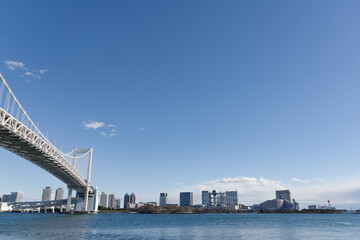 都立芝浦南ふ頭公園から望む、レインボーブリッジやお台場方面の風景　港区、海岸・芝浦地区