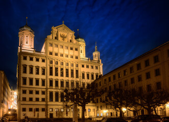 Fototapeta na wymiar Historic town hall of Augsburg at night