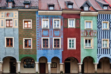 Fototapeta na wymiar Colorful buildings in the Old Market Square in Poznań