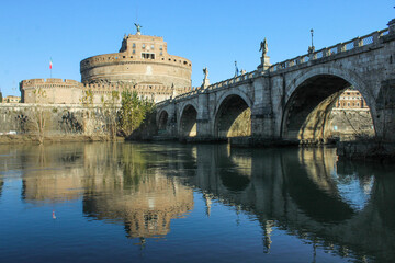 Fototapeta na wymiar Roma , lungotevere Ponte Castel sant'Angelo