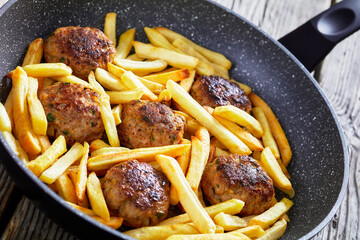 Vitoulet, hot Belgian meatballs with french fries