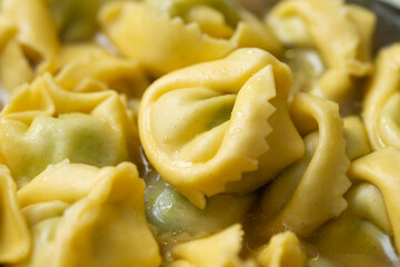Tortellini con ricotta e spinaci in brodo, Cucina Italiana 