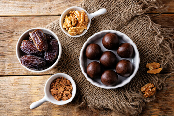 Obraz na płótnie Canvas Dates walnuts chocolate raw balls