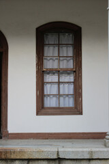 古い洋館の窓枠