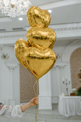  gold air ballo0ns of heart shaped.