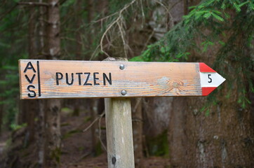 Wegweiser Putzen