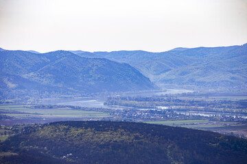 Donauknie im Frühling in Ungarn