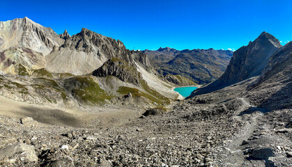 Wanderweg in den französischen Alpen 