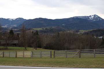 blick &uuml;ber stadt in bayern mit kirche