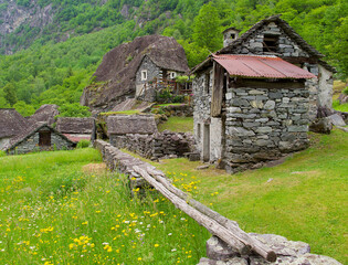 Altes Dorf in den Schweizer Alpen