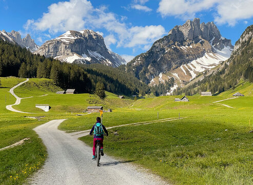 Raddtour durch die Schweizer Alpen 