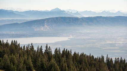Genève, le Salève et les Alpes depuis la Dôle