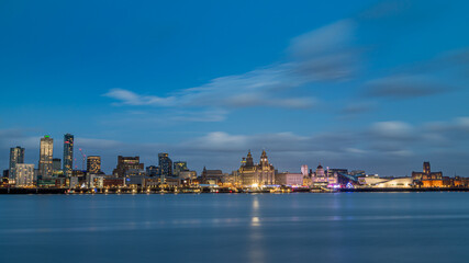 Naklejka premium Liverpool waterfront at night
