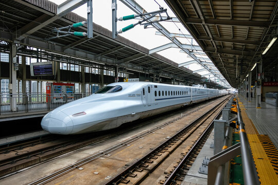 新大阪駅に停車中の九州新幹線N700系 大阪府大阪市（2021年6月11日）