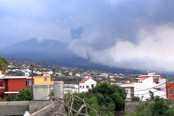 Obraz premium view to the Cumbre Vieja volcano in La Palma, Canary Islands, Spain