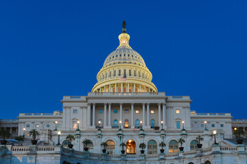 Obraz premium US Capitol Building at night - Washington DC, United States