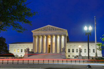 Obraz premium U.S. Supreme Cout Building at night - Washington D.C. United States of America