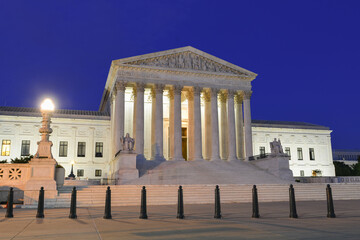 Obraz premium U.S. Supreme Cout Building at night - Washington D.C. United States of America