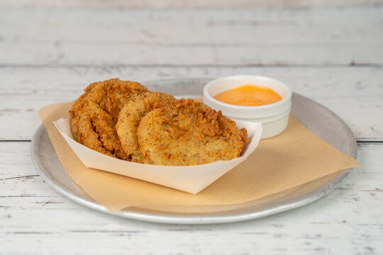 Fried green tomatoes with dipping sauce