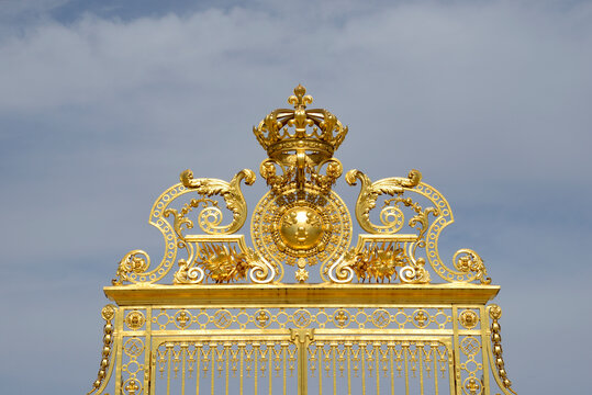 Porte royale du château de Versailles, France