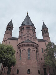 Fototapeta na wymiar Mainzer Dom mit Türmen