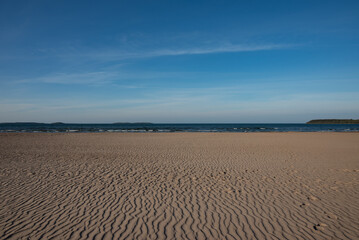 Fototapeta na wymiar empty beach, sea and sky