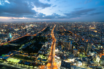 Fototapeta na wymiar 天王寺のホテルから見る大阪の夜景