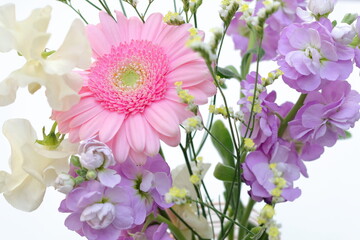 花束｜ガーベラ・スイトピー