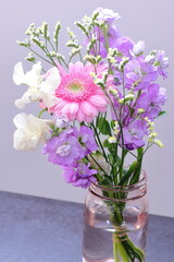 花束｜ガーベラ・スイトピー