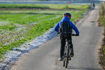 velo cycliste detente sport environnement jeune adolescent