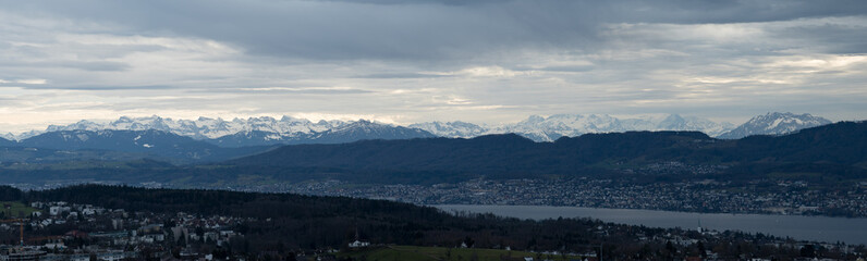 Fototapeta na wymiar Alpen Panorama - Blick von Zürich, Schweiz