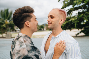Obraz premium Gay Couple spend time together outdoors