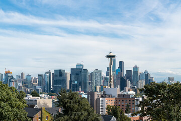 Naklejka premium Seattle skyline panorama with iconic view observation tower called Space Needle as seen from Kerry Park. Skyscrapers of financial downtown at day time, Washington, USA. A vibrant business neighborhood