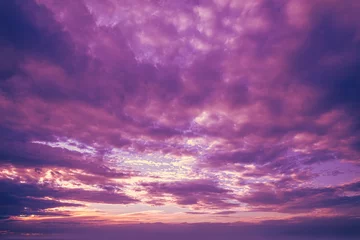 Foto op Plexiglas Paars Bewolkte hemel bij zonsondergang. Hemel textuur. Abstracte natuur achtergrond