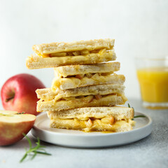 Grilled sandwiches with apple and cheese