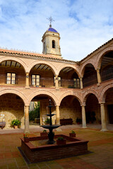 Claustro de la Colegiata de Santiago en Castellar, provincia de Jaén, Andalucía, España