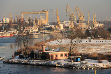 Winter in Stettin (Szczecin); Blick über Bleichholm und Schlächterwiese zur Oder mit Hafen am...