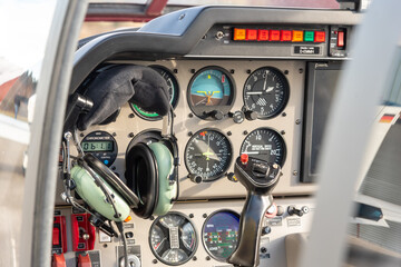 Cockpit interior instruments of a Robin DR-400 plane