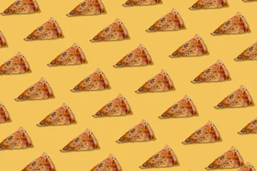 Foto op Canvas Seamless slice or piece of pizza pattern isolated on pastel yellow background. © Jovica Varga