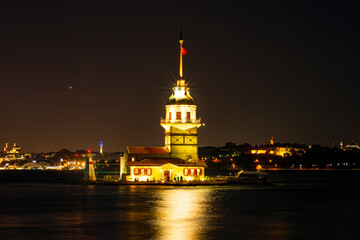 Obraz premium Maiden's Tower in istanbul, Turkey (KIZ KULESI - USKUDAR)