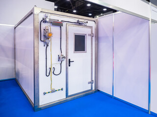 Refrigeration chamber for food storage