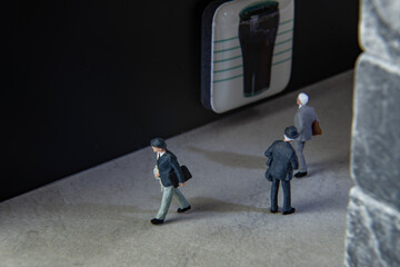 Fototapeta premium Kleine Leute auf dem Weg