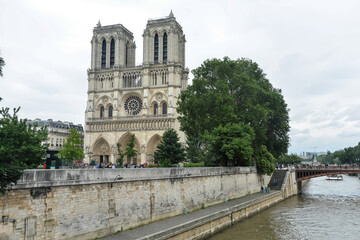 Fototapeta na wymiar The Seine Embankment in Paris.