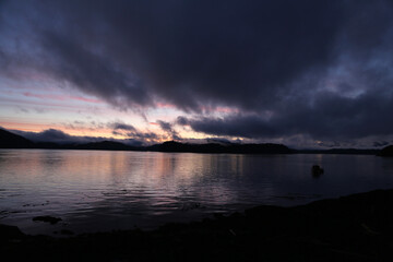 Dramatischer Sonnenuntergang an der Pazifik Küste, Kanada, Vancouver Island, Hanson Island