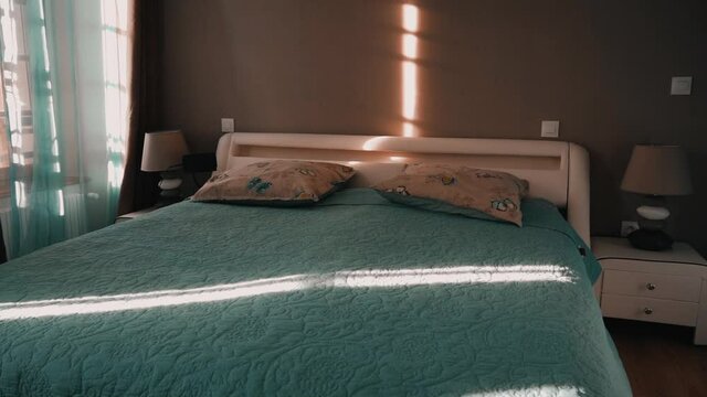 Lit dans une chambre d'h&ocirc;te
