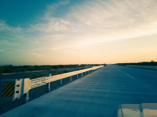 Obraz premium autopista en el atardecer